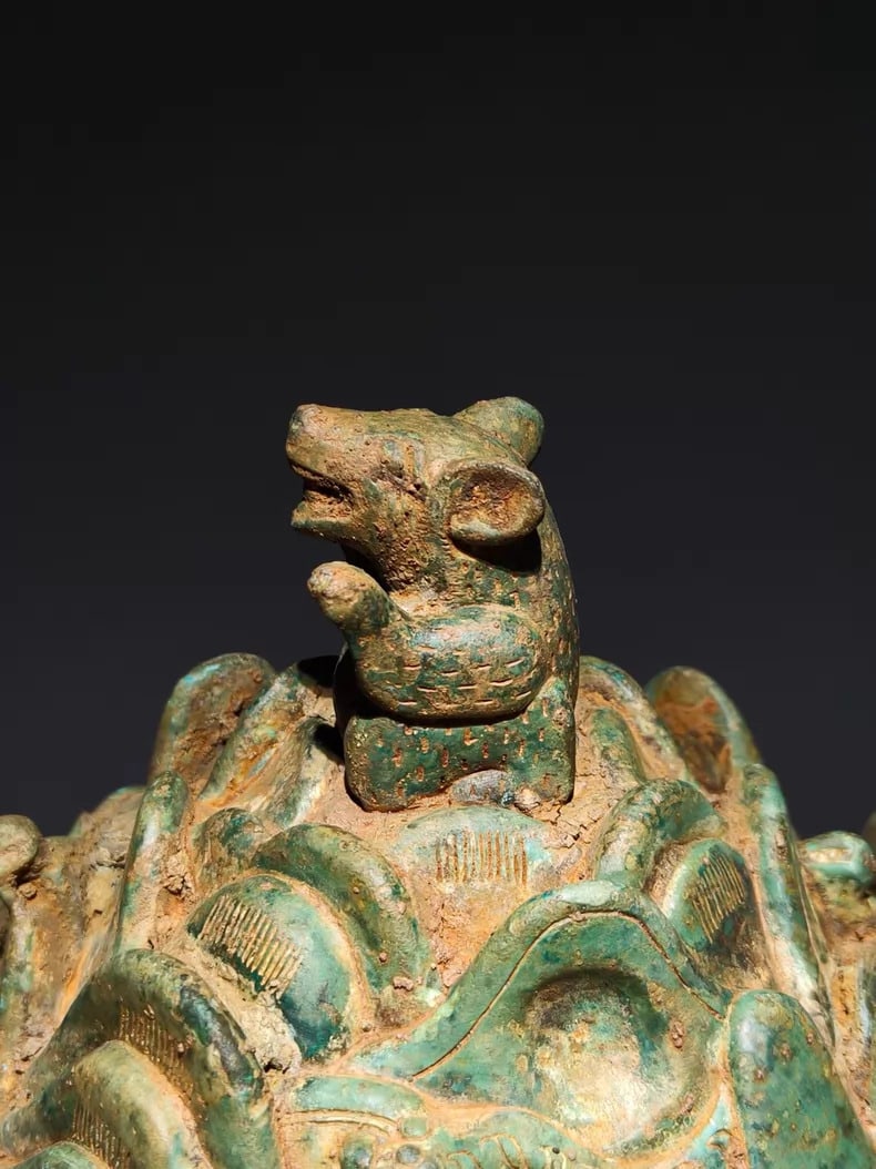 A bronze smoker - 2