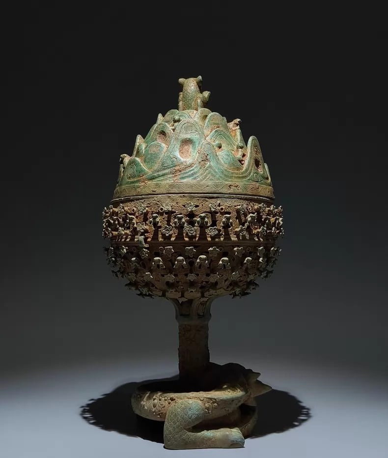 A bronze smoker - 4