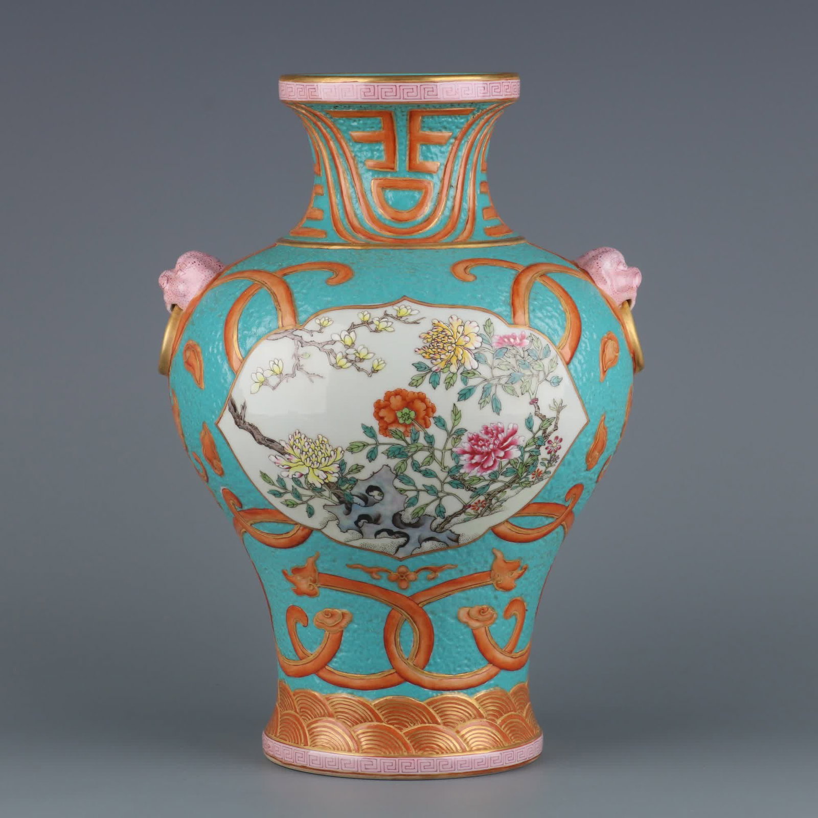 A piece of turquoise green background painted with gold in the Qing Qianlong era, Kuilong window: Qing Qianlong year, turquoise green background, gold painting, Kuilong window, pastel flower beast ears SIZE: H:28.8cm MouthD:10cm (The Dimensions Of All Batches Are Manually Measured.If You Need More