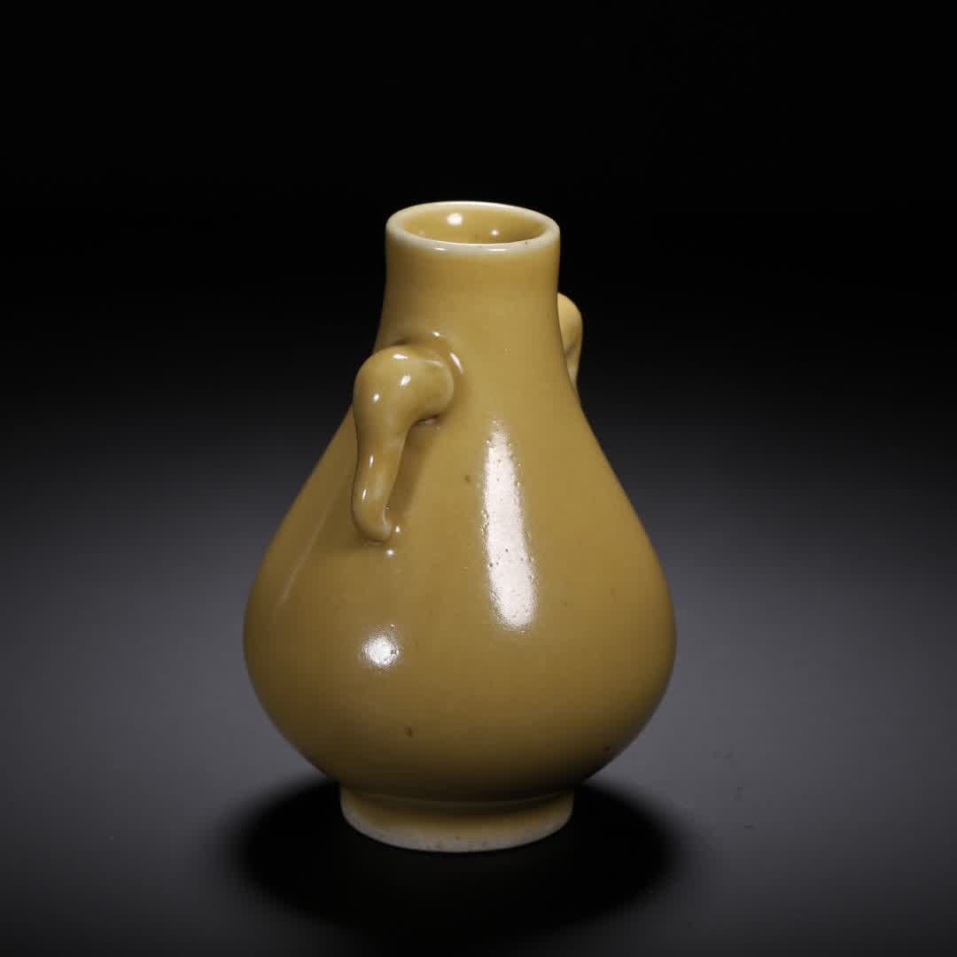 A Qing Dynasty yellow glazed bottle - 6