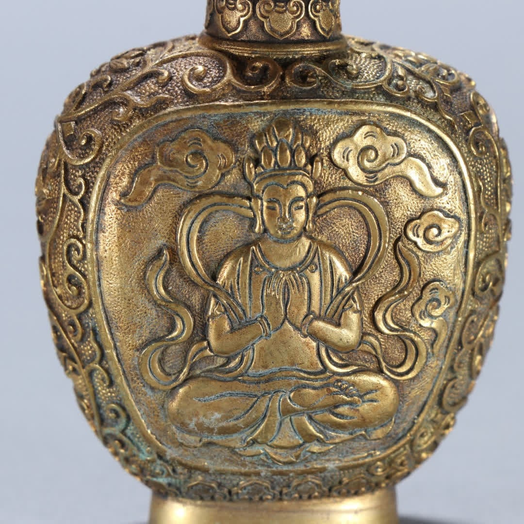 A Qing Dynasty copper gilt bodhisattva pattern snuff bottle - 2