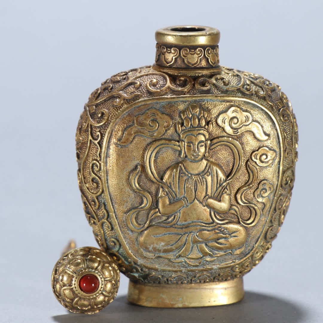A Qing Dynasty copper gilt bodhisattva pattern snuff bottle - 3