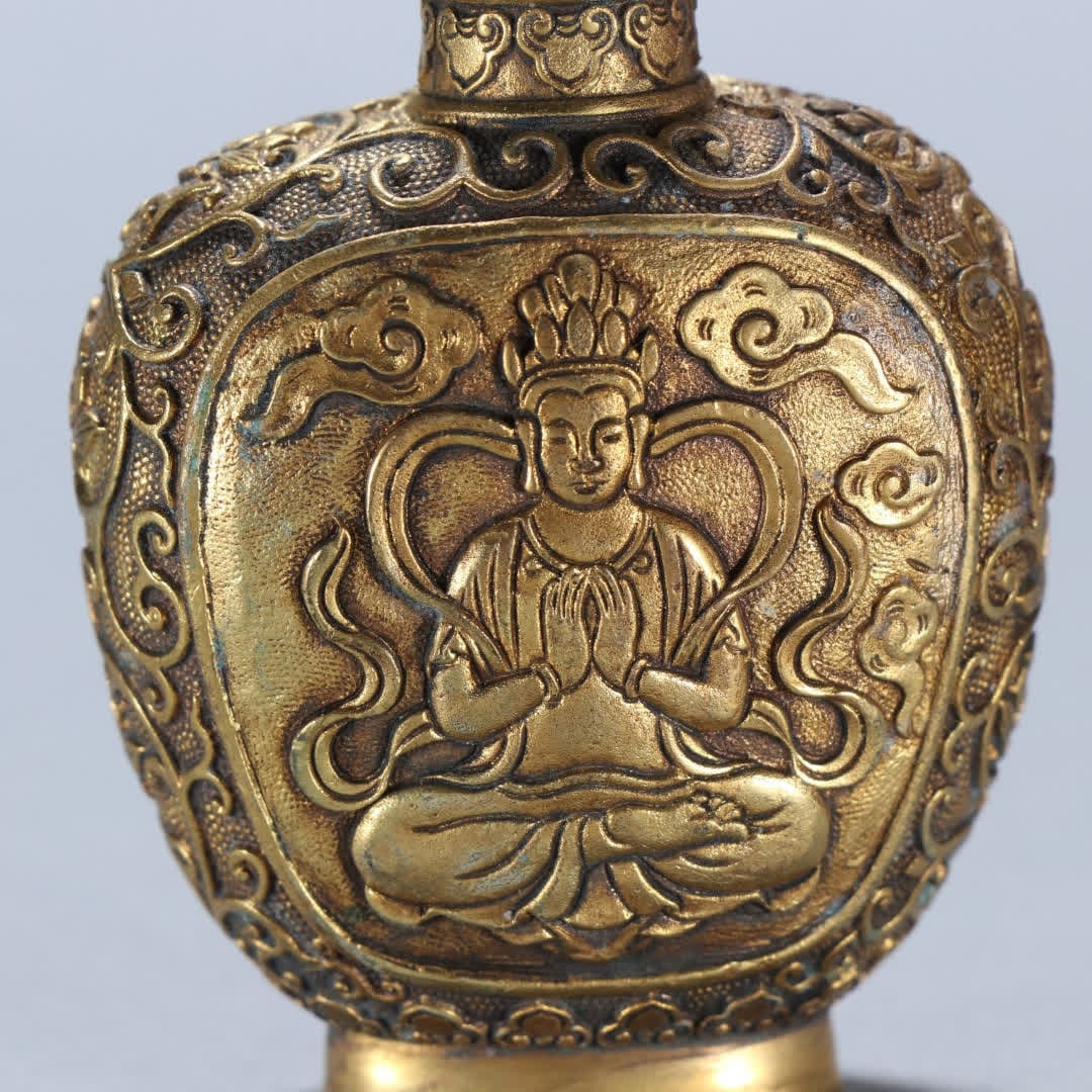 A Qing Dynasty copper gilt bodhisattva pattern snuff bottle - 6