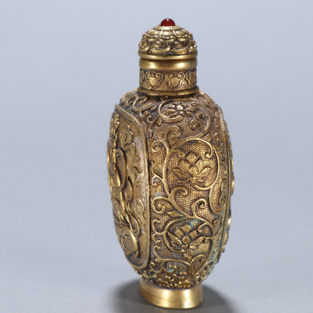 A Qing Dynasty copper gilt bodhisattva pattern snuff bottle - 7