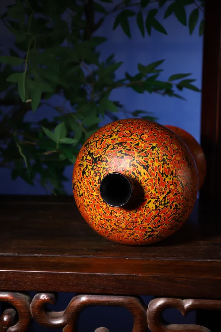 A Qing Dynasty lacquerware bottle - 8