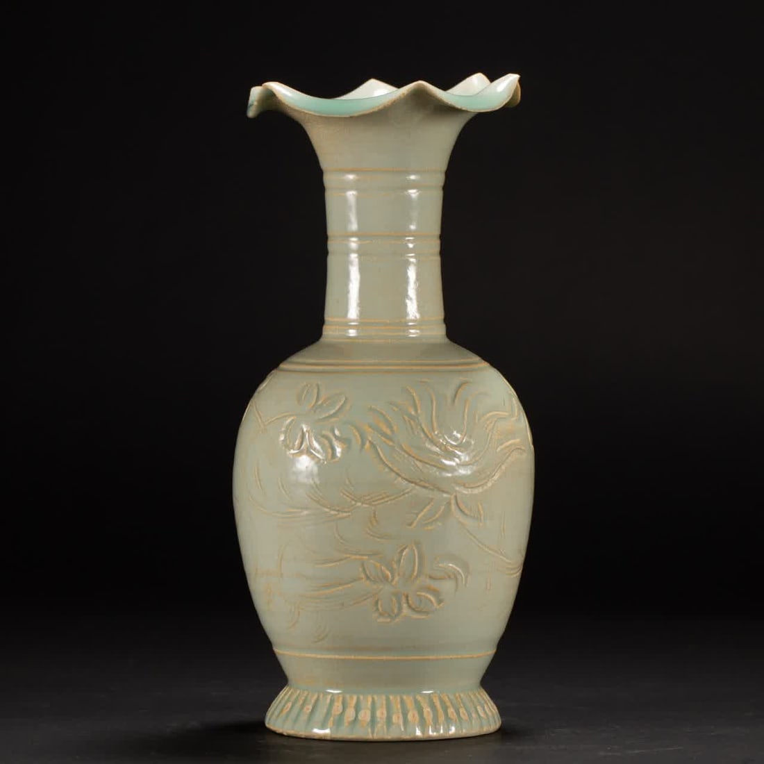 A fixed kiln secretly engraved sunflower mouth bottle (1 of 8)