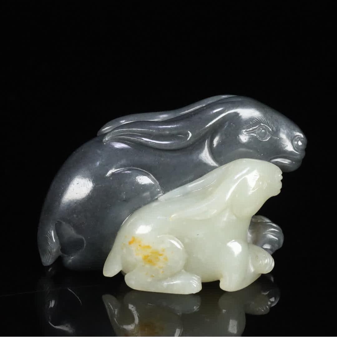 A piece of Qing Dynasty Hetian blue and white seed material double rabbit handle: Qing Dynasty Hetian blue and white seed material double rabbit handle SIZE: 6.50x3.90x3.70cm W:110g (The Dimensions Of All Batches Are Manually Measured.If You Need More Detailed Information, Please C