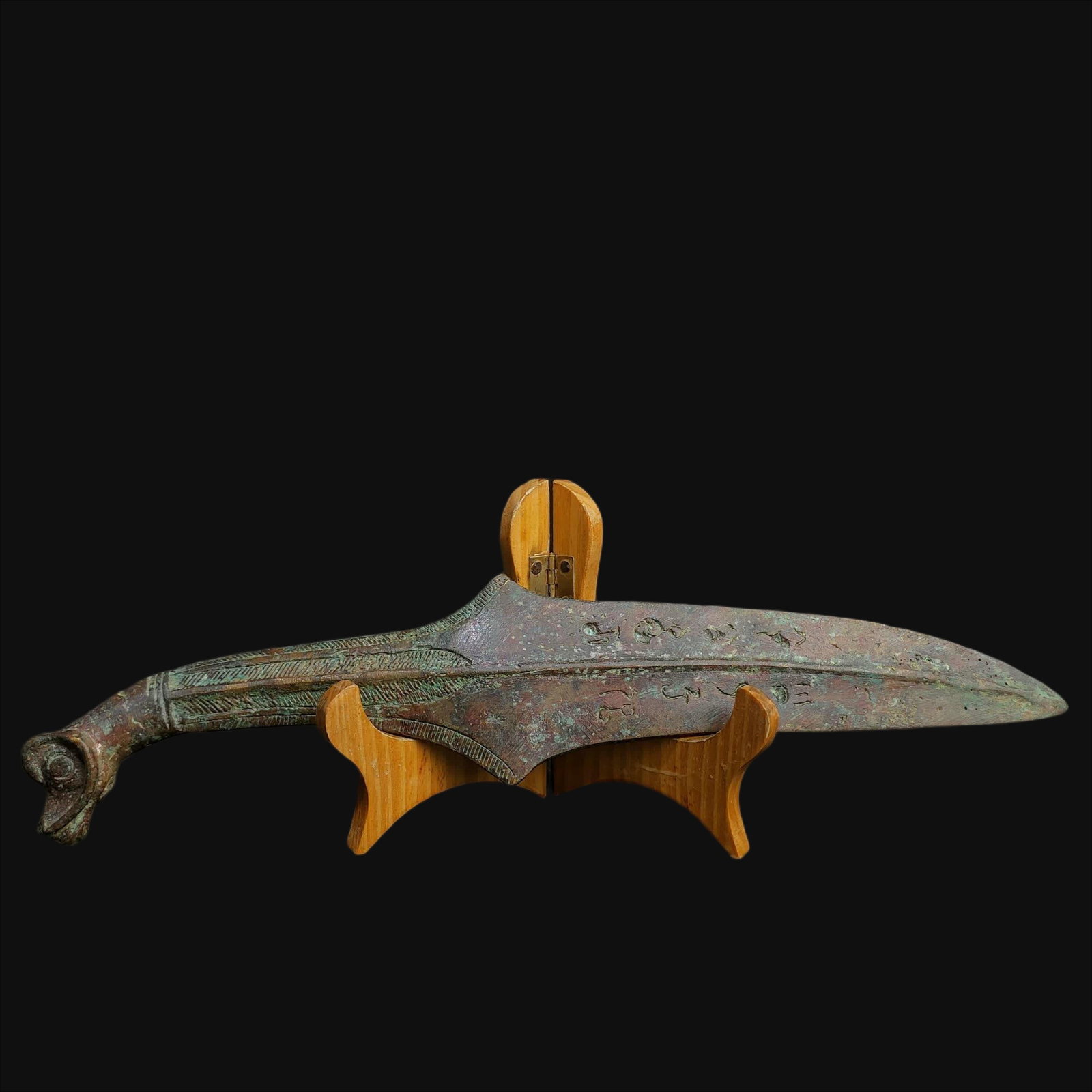 A Warring States bronze sheep's head knife - 2