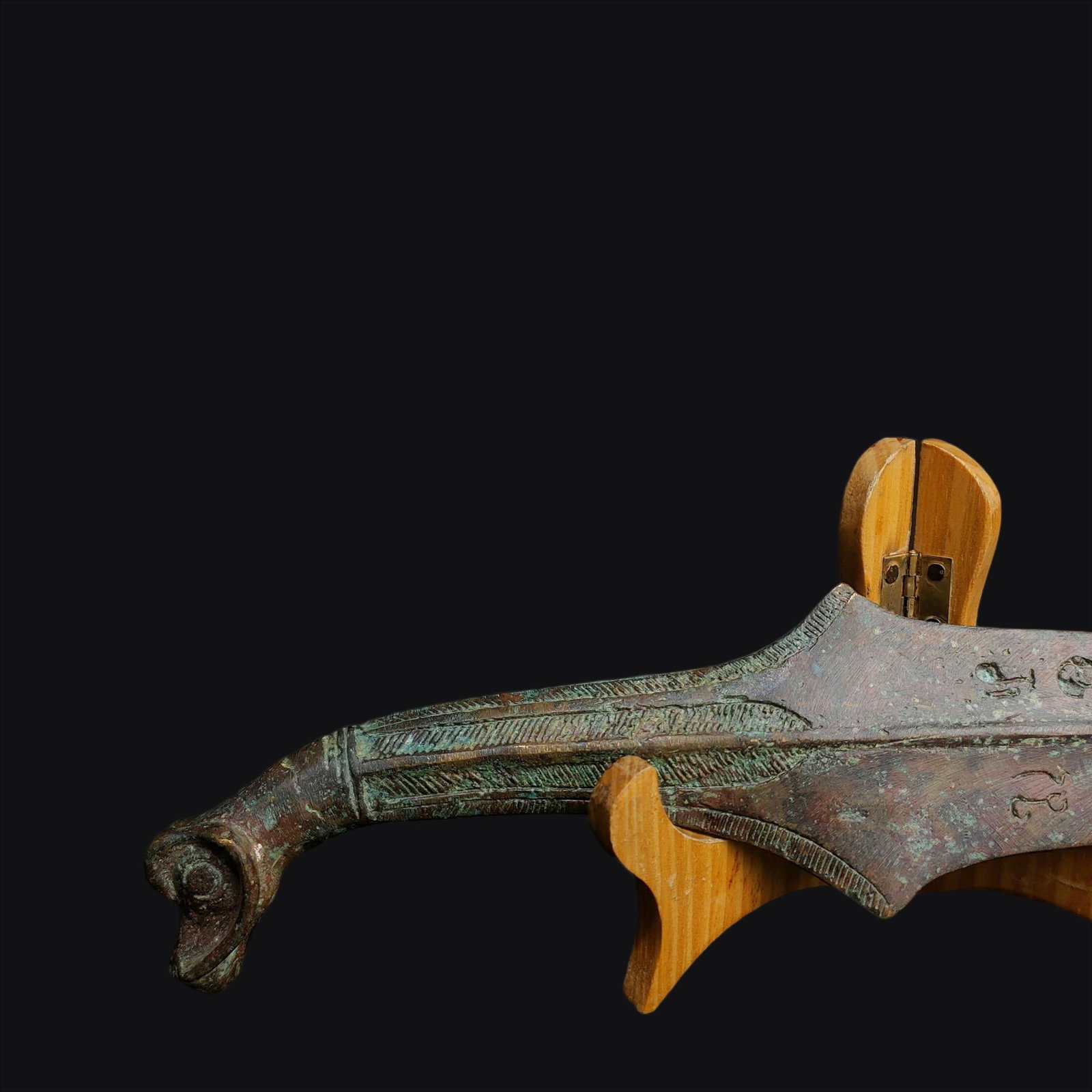 A Warring States bronze sheep's head knife - 3