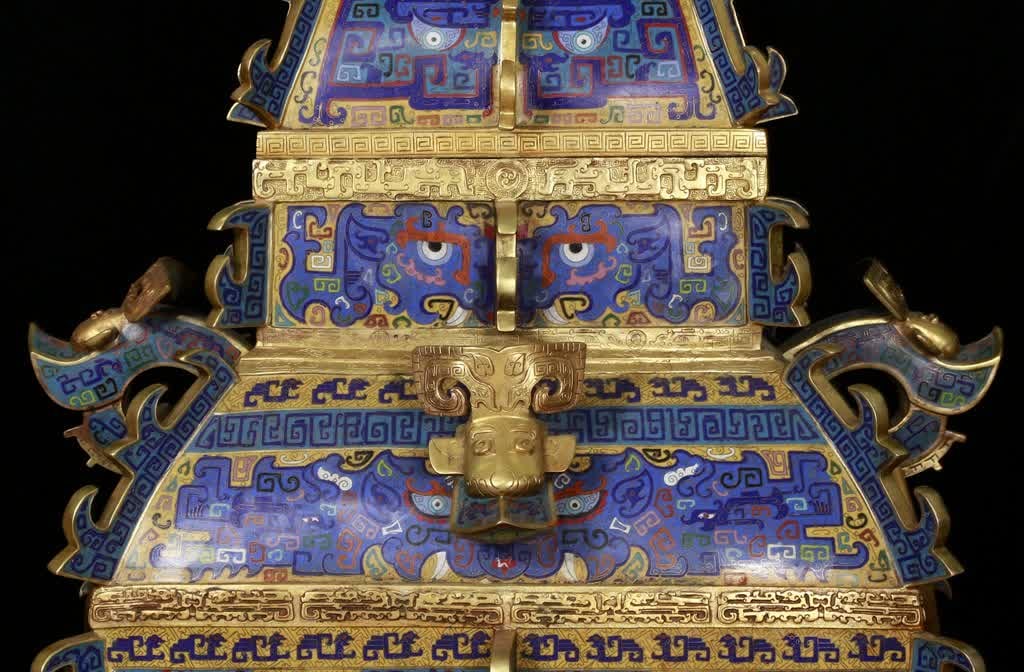 A Qing Dynasty cloisonné beast face pattern square jar - 5