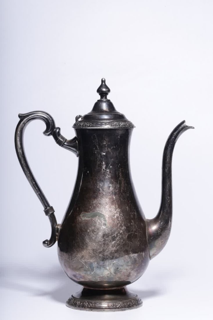 A gilt silver pot - 5