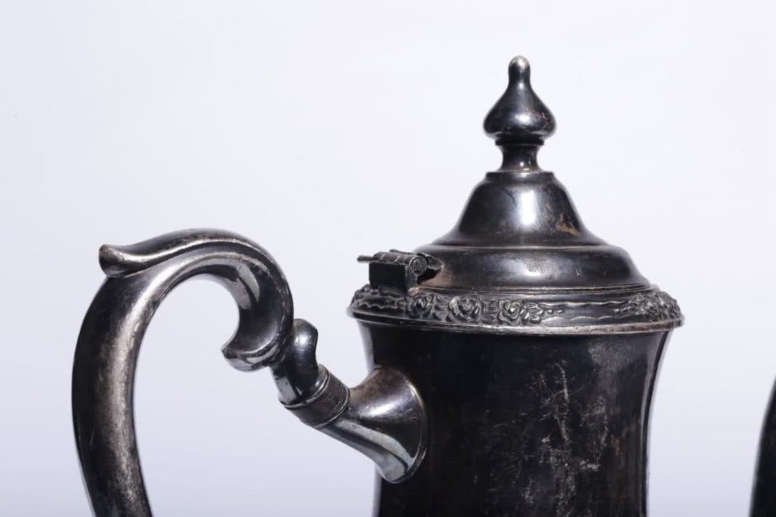 A gilt silver pot - 6