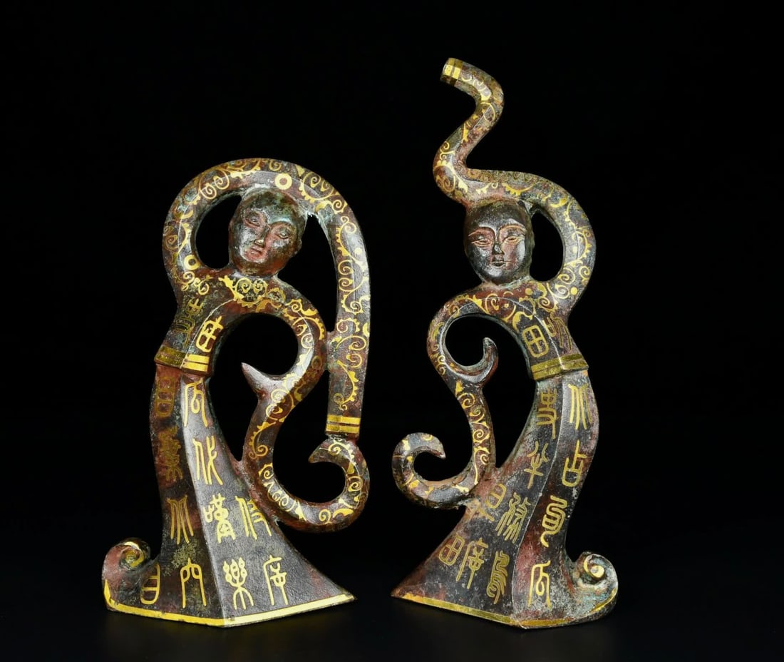 A pair of Warring States bronze Cuojin dancing officials: A pair of Warring States bronze Cuojin dancing officials SIZE: H:18—22cm W:10—11cm W:1.4kg (The Dimensions Of All Batches Are Manually Measured.If You Need More Detailed Information, Please Contac