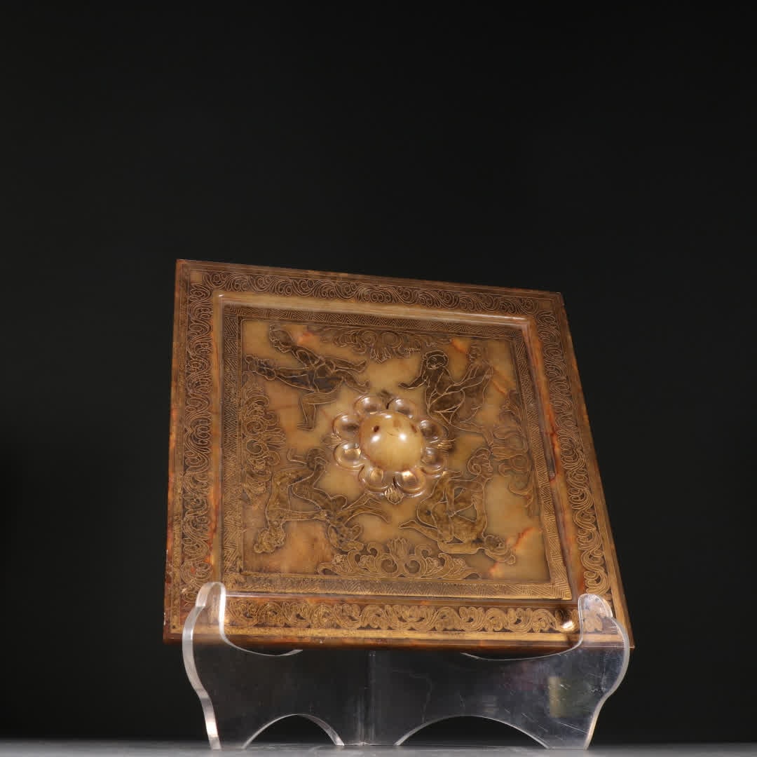 A square mirror of the ancient jade painted with gold in the Spring Palace: The ancient jade painting of the Spring Palace is a square mirror SIZE: W:19.3x19.3cm W:633.9g (The Dimensions Of All Batches Are Manually Measured.If You Need More Detailed Information, Please Contac