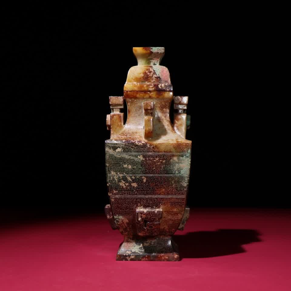 A Han Dynasty jade vase - 5