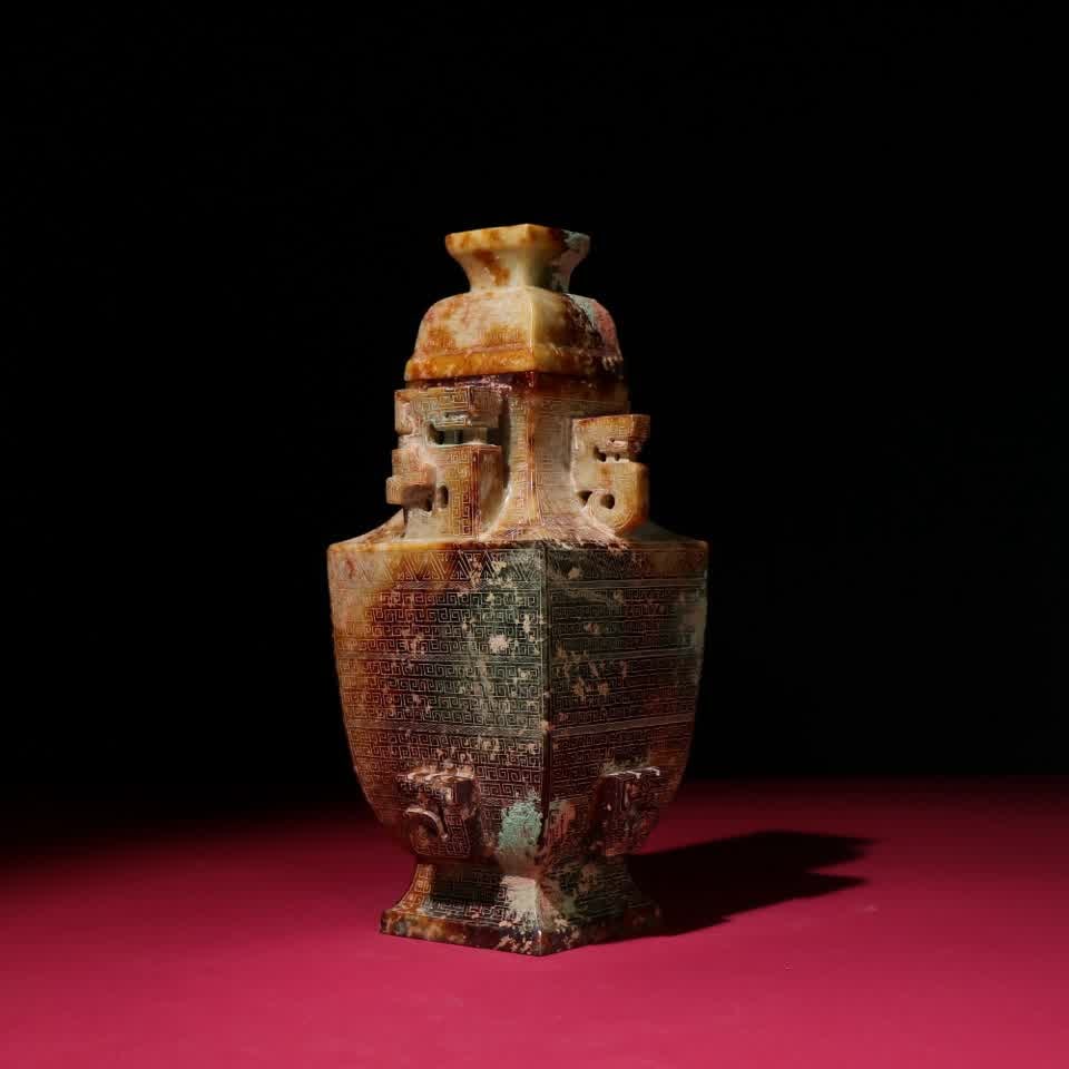 A Han Dynasty jade vase - 8