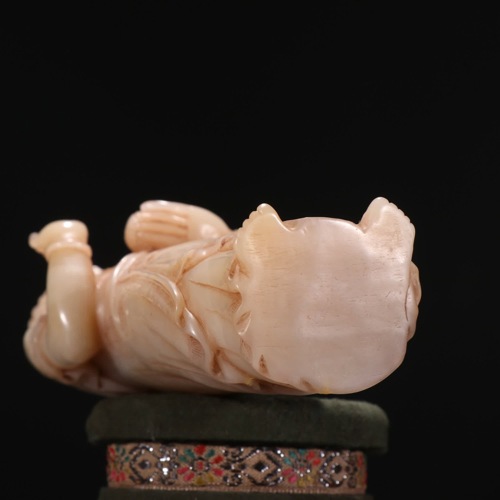A Qing Dynasty Shoushan stone Buddha pattern statue - 9