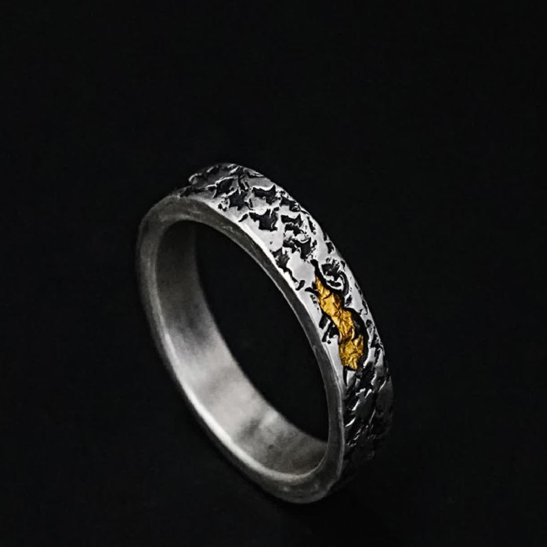 A silver gold ring - 4
