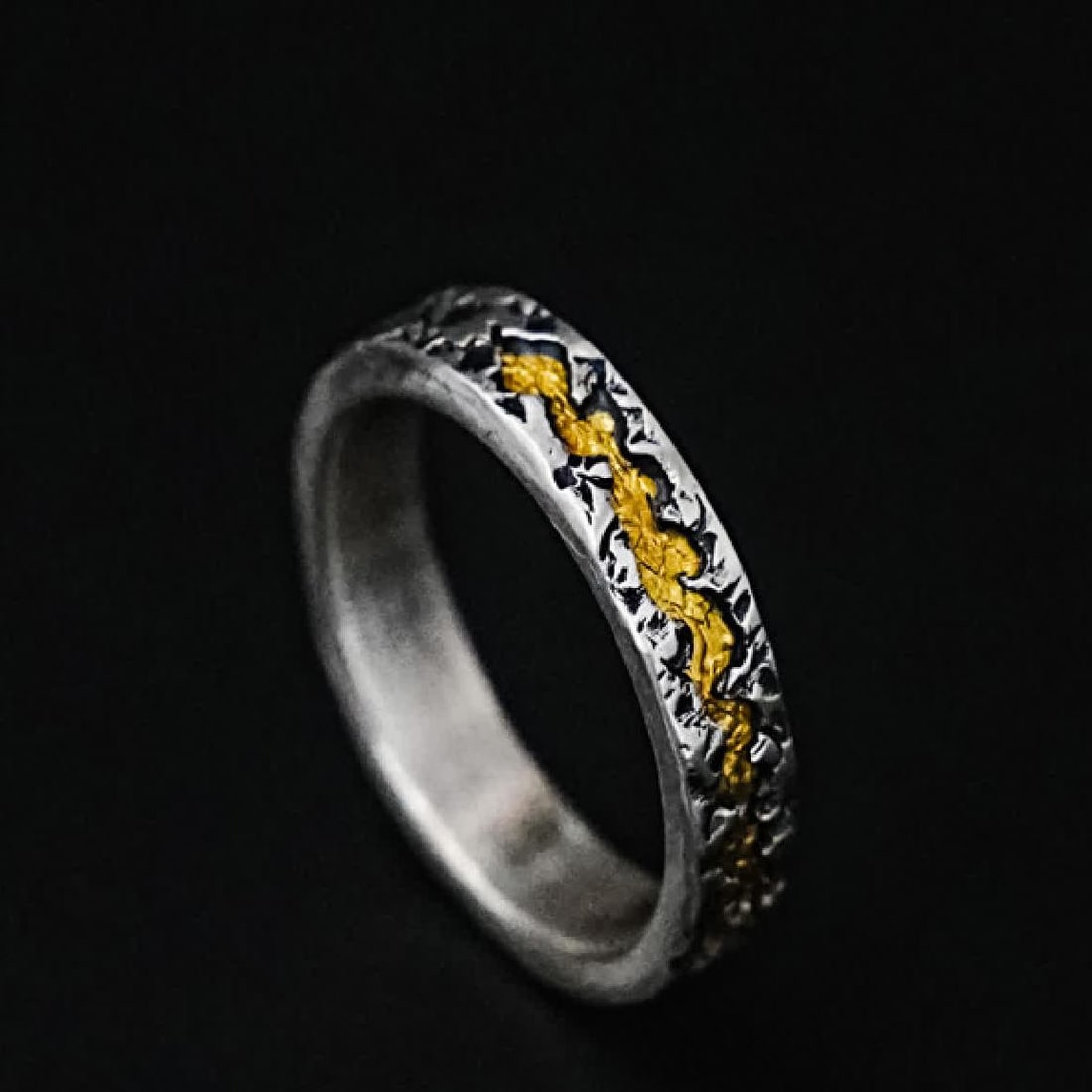 A silver gold ring - 5