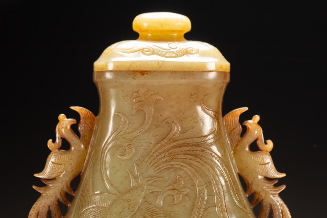 A Qing Dynasty Hetian jade vase - 2
