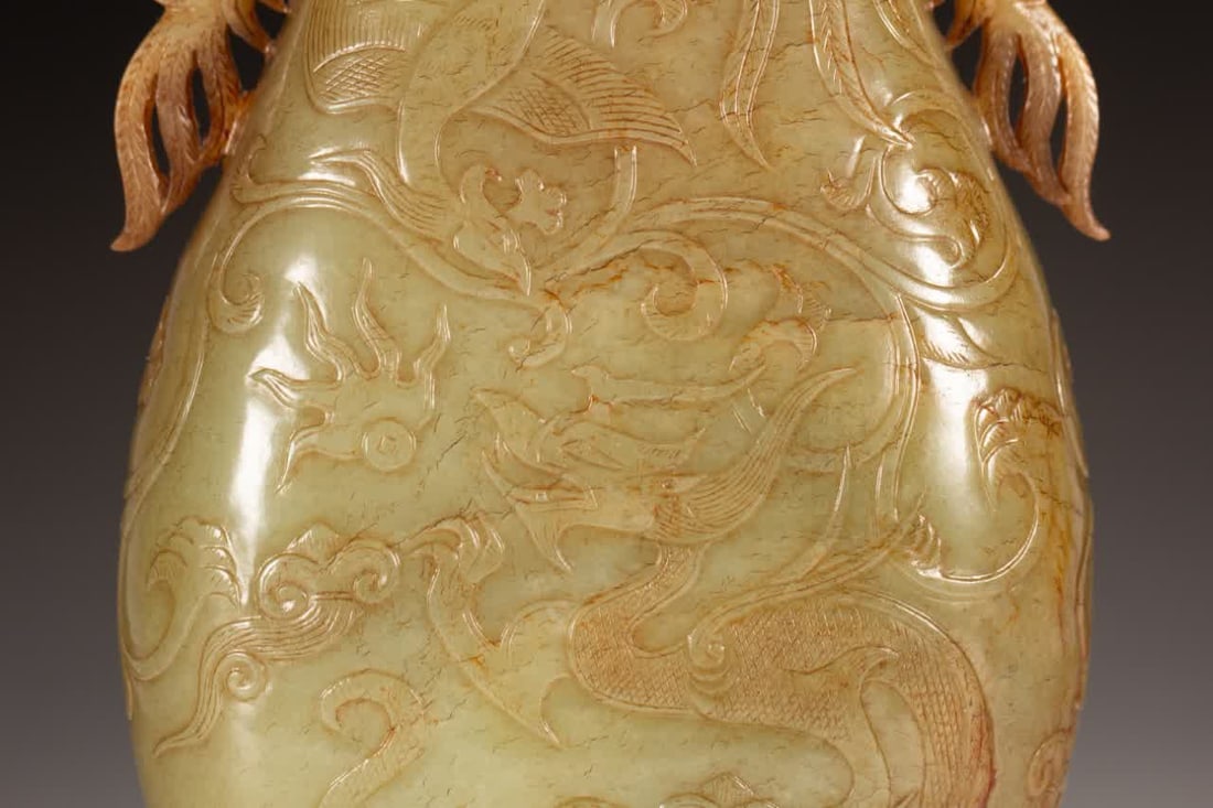 A Qing Dynasty Hetian jade vase - 4