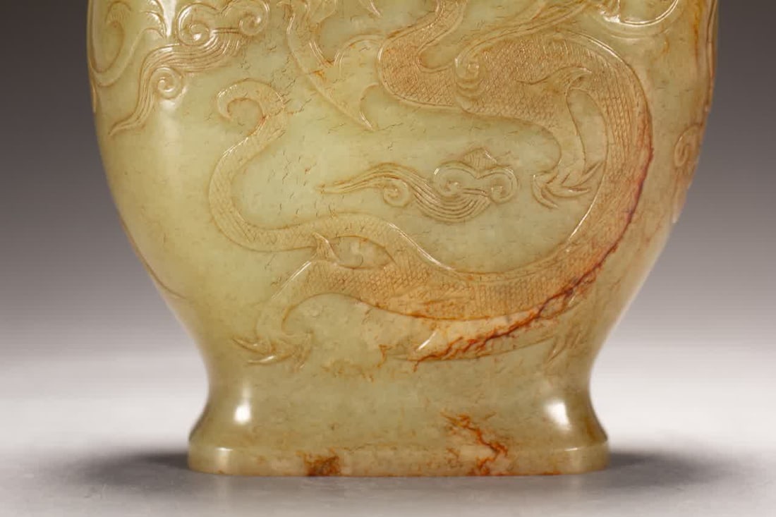 A Qing Dynasty Hetian jade vase - 5