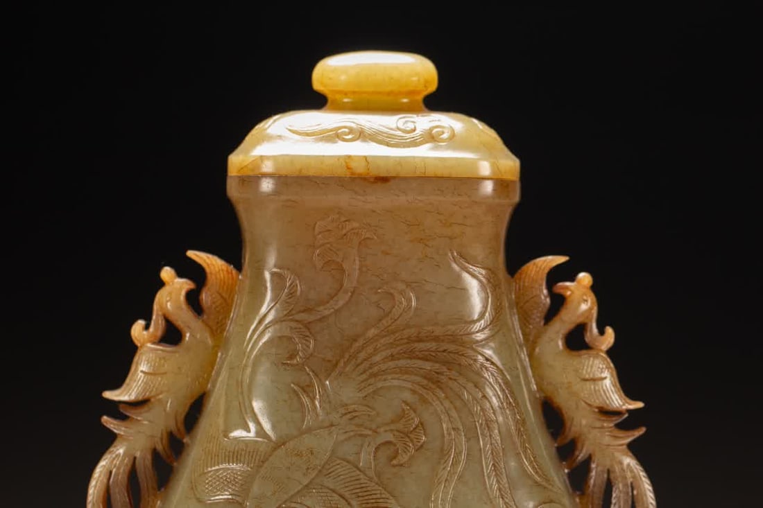 A Qing Dynasty Hetian jade vase - 6