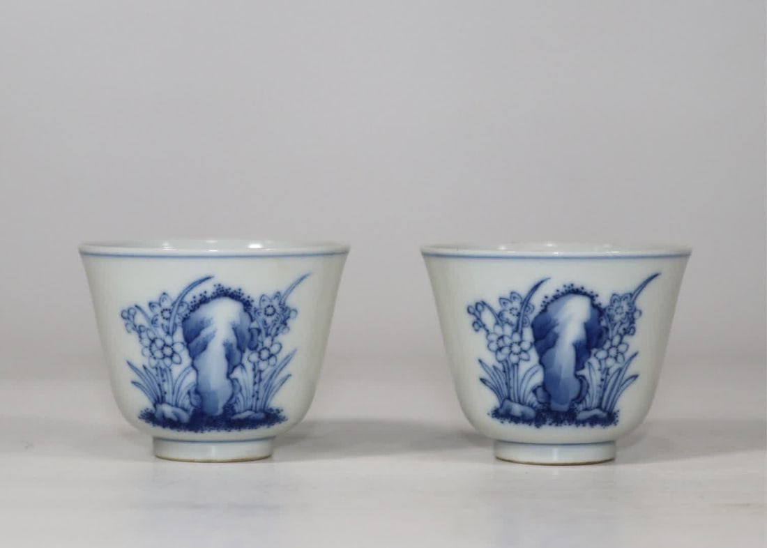 A pair of Qing Guangxu era light orchid pattern cups: Qing Guangxu year light orchid pattern cup SIZE: H:4.8cm MouthD:6.2cm (The Dimensions Of All Batches Are Manually Measured.If You Need More Detailed Information, Please Contact Our Customer Service Be