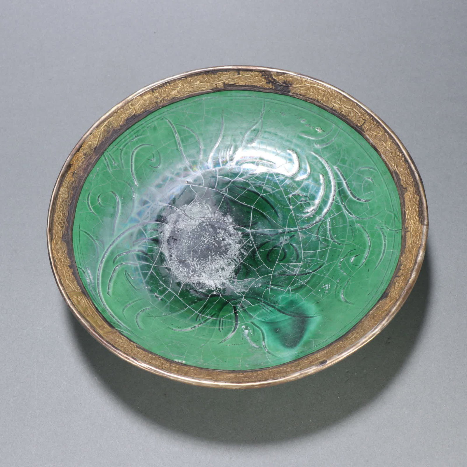 A green glazed gold-engraved plate - 4
