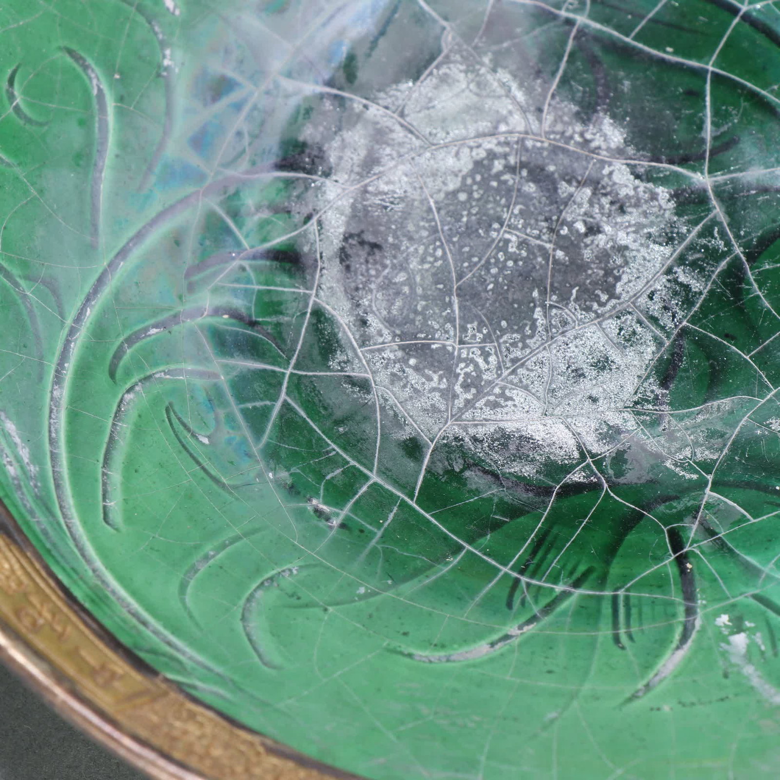 A green glazed gold-engraved plate - 5