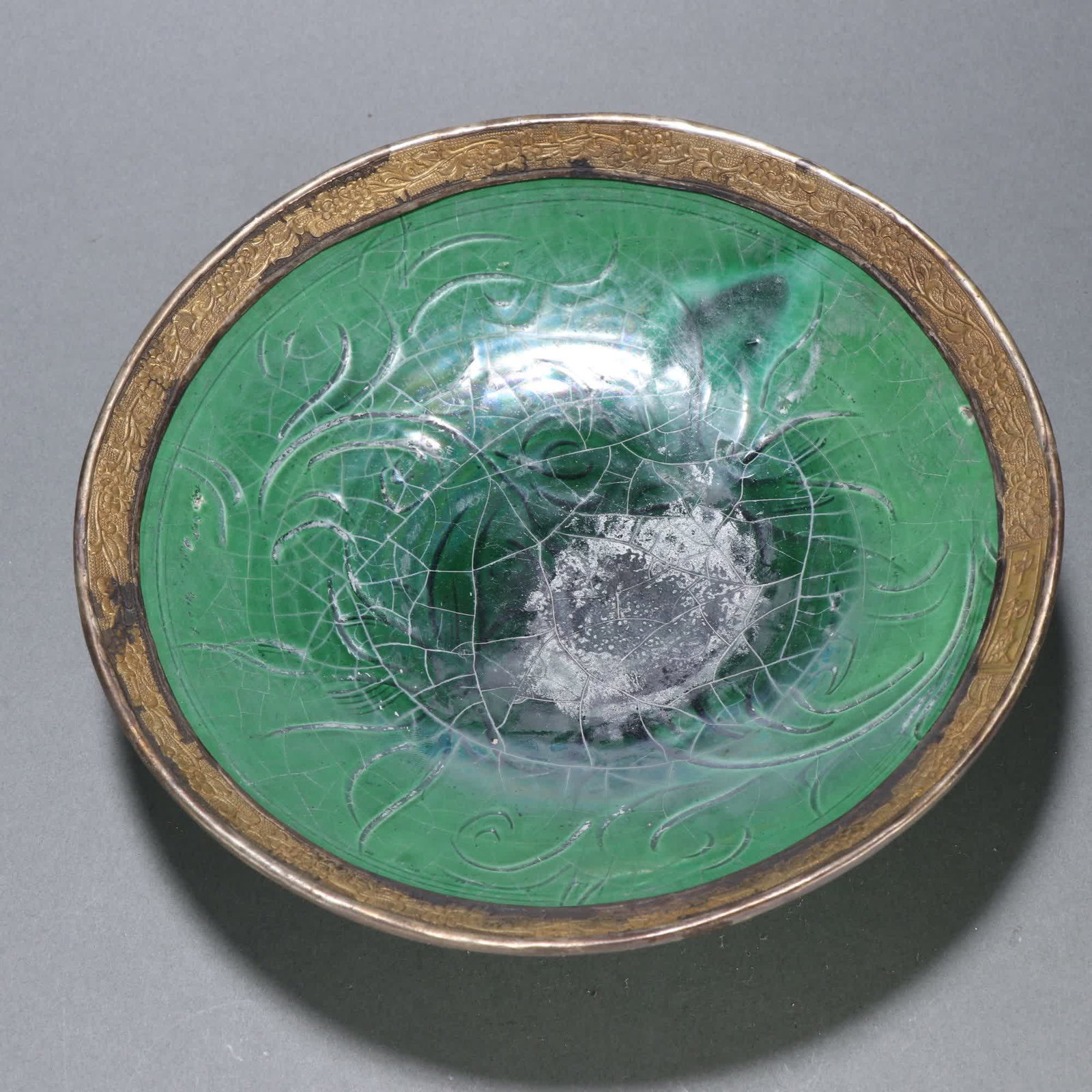 A green glazed gold-engraved plate - 6