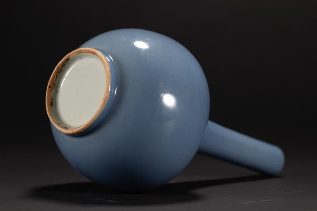 A Qing Dynasty azure glazed thin neck bottle - 6
