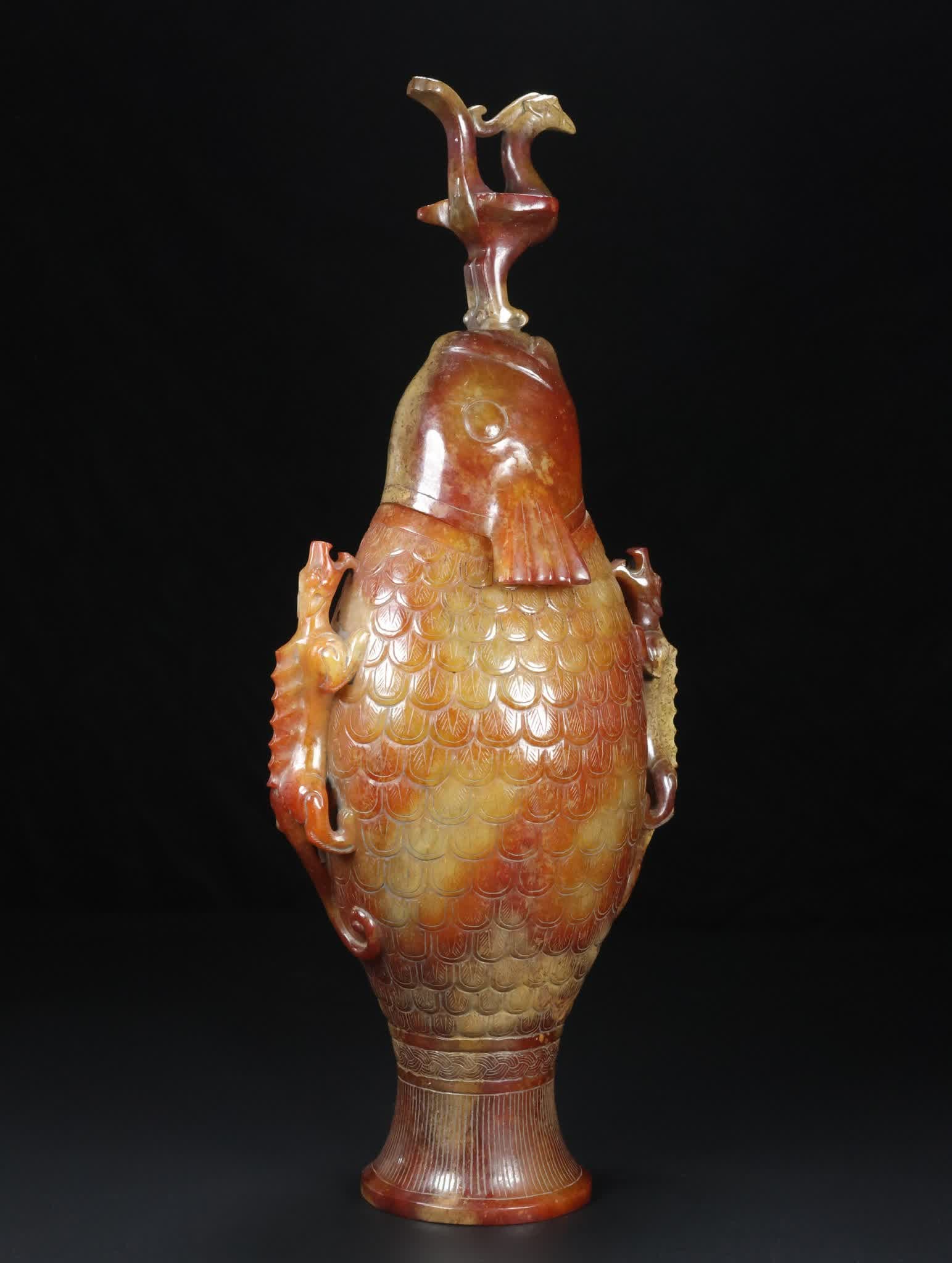 A Han Dynasty jade fish bottle - 2