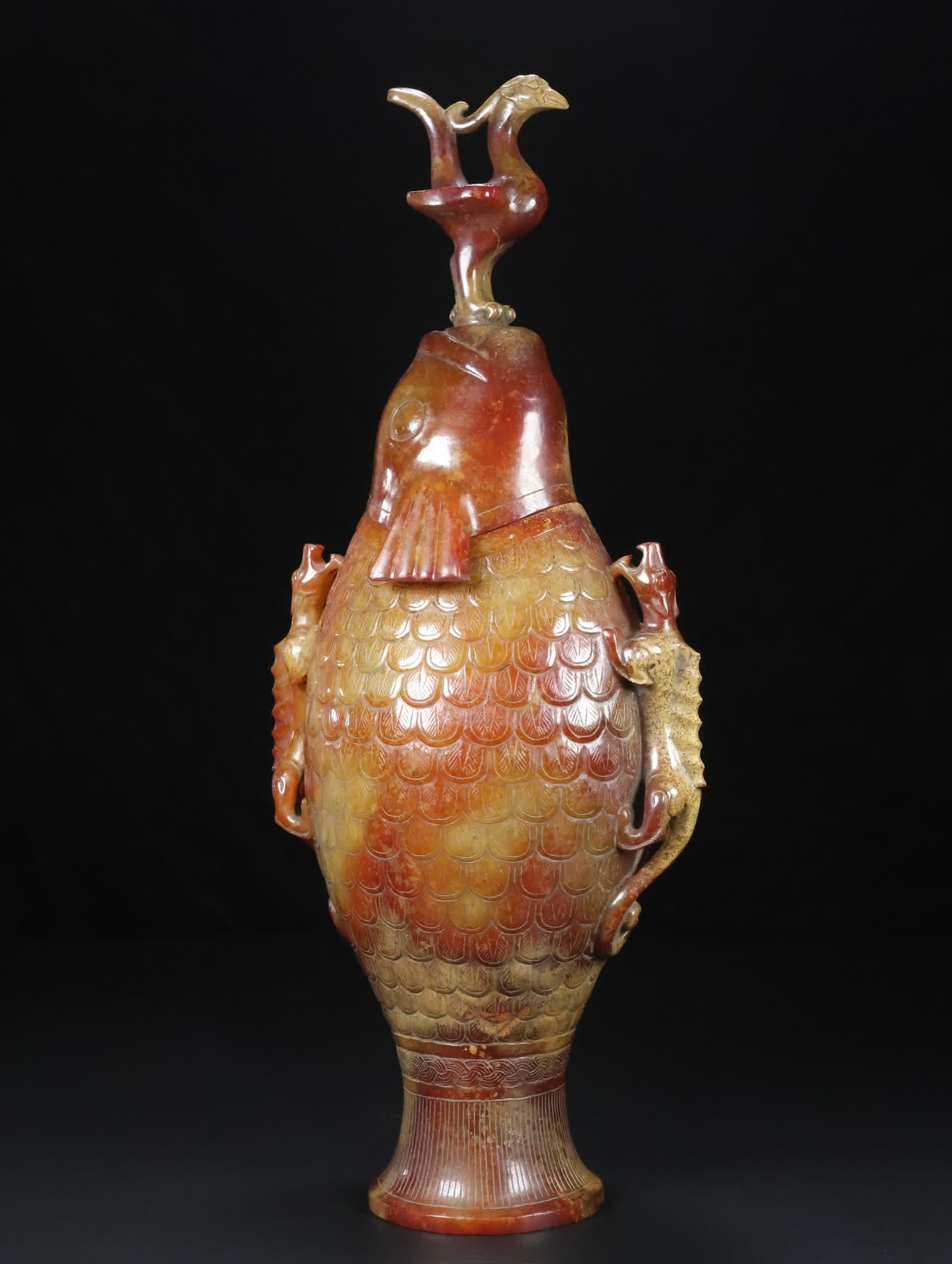 A Han Dynasty jade fish bottle - 3
