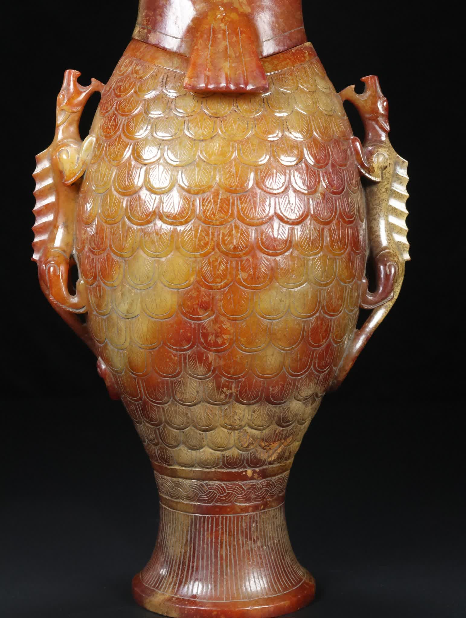 A Han Dynasty jade fish bottle - 6