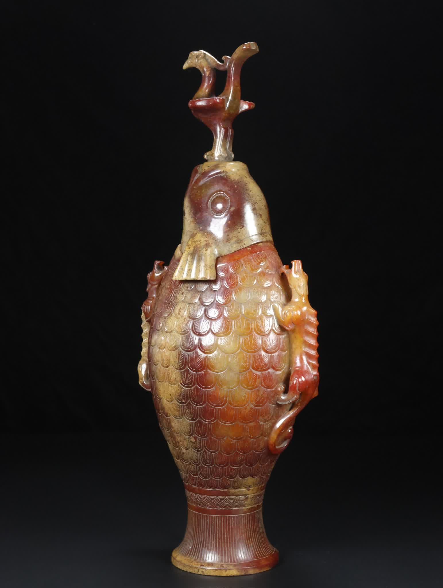 A Han Dynasty jade fish bottle - 8