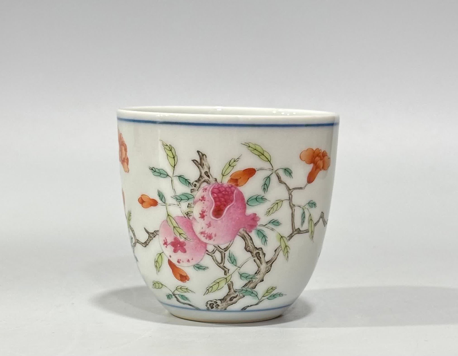 A Qing Qianlong pastel pomegranate pattern cup - 2