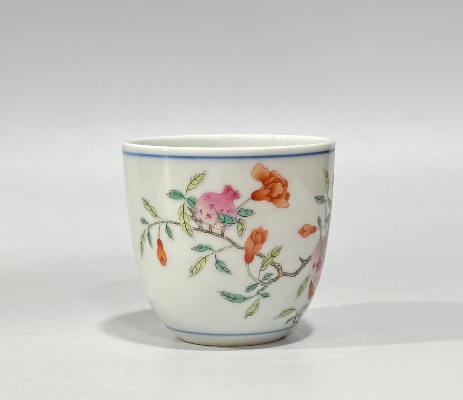 A Qing Qianlong pastel pomegranate pattern cup - 3