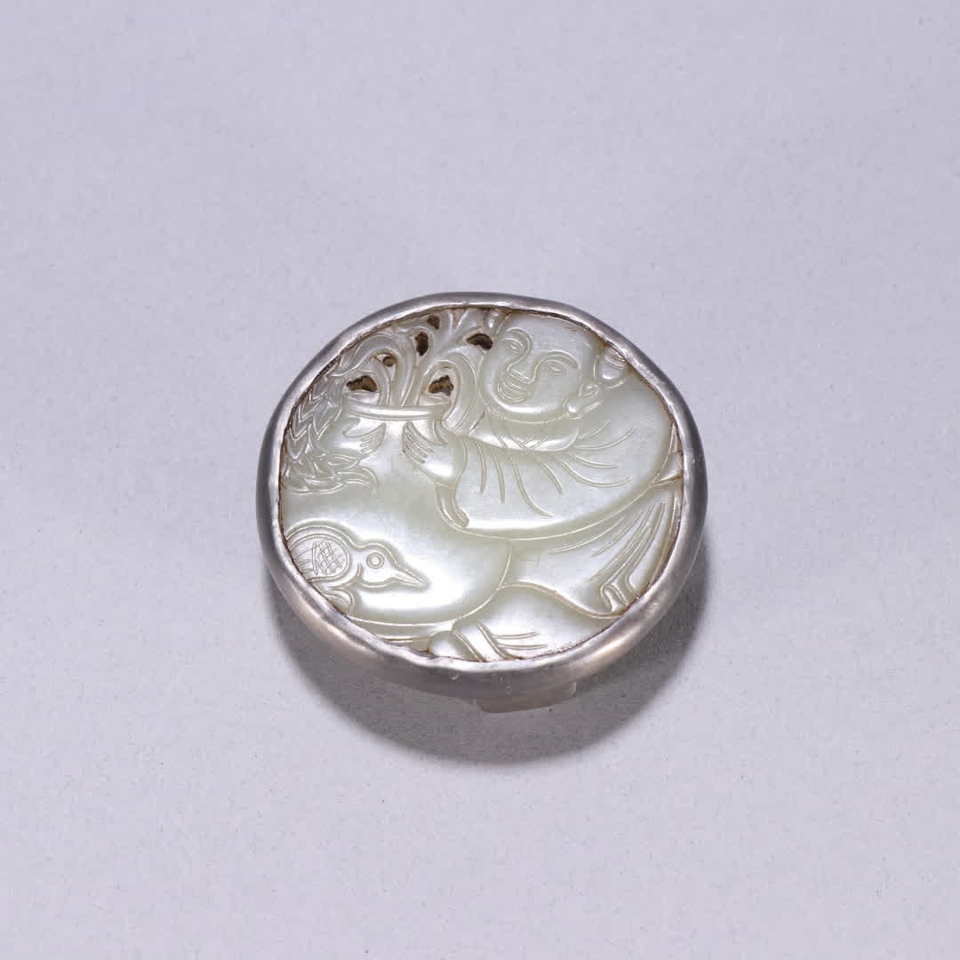 A tin carved bag and Tian jade character story cover: The tin engraving package and the story of the Tian jade character are covered SIZE: H:1.5cm W:5.7cm W:61.3g (The Dimensions Of All Batches Are Manually Measured.If You Need More Detailed Information,