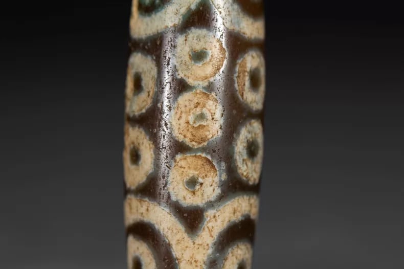 A piece of Dzi - 3