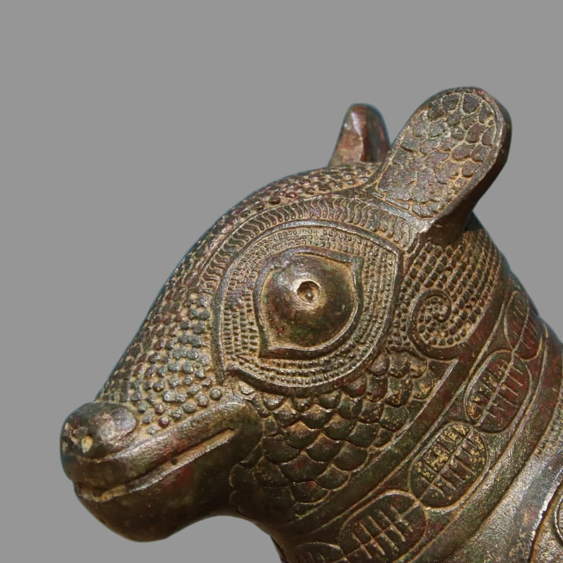 A bronze lamp plate - 6