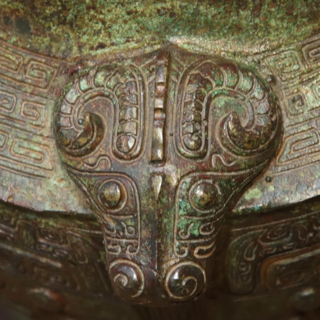 A bronze jar - 5