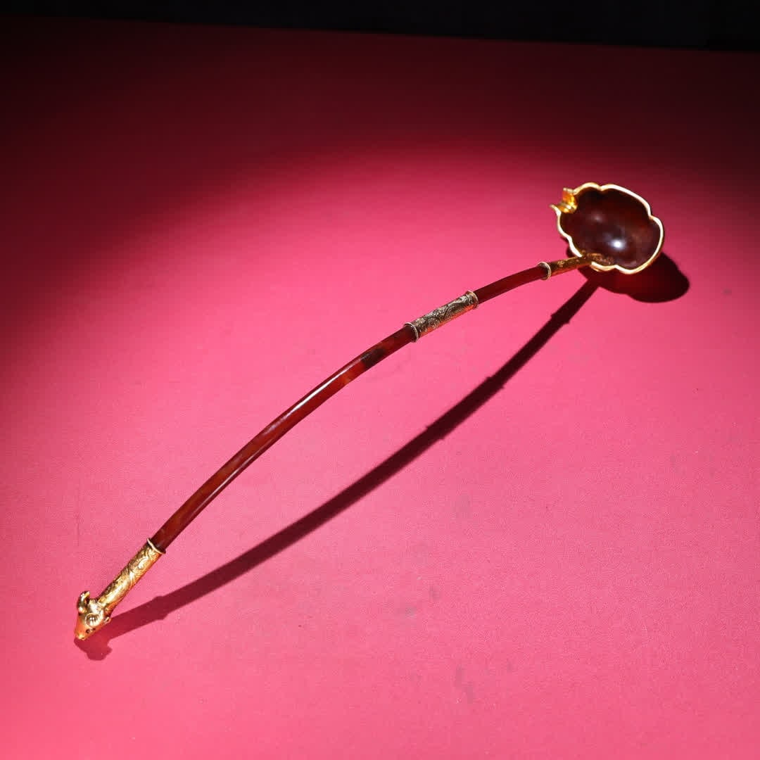 A Han Dynasty agate copper gilt spoon - 2