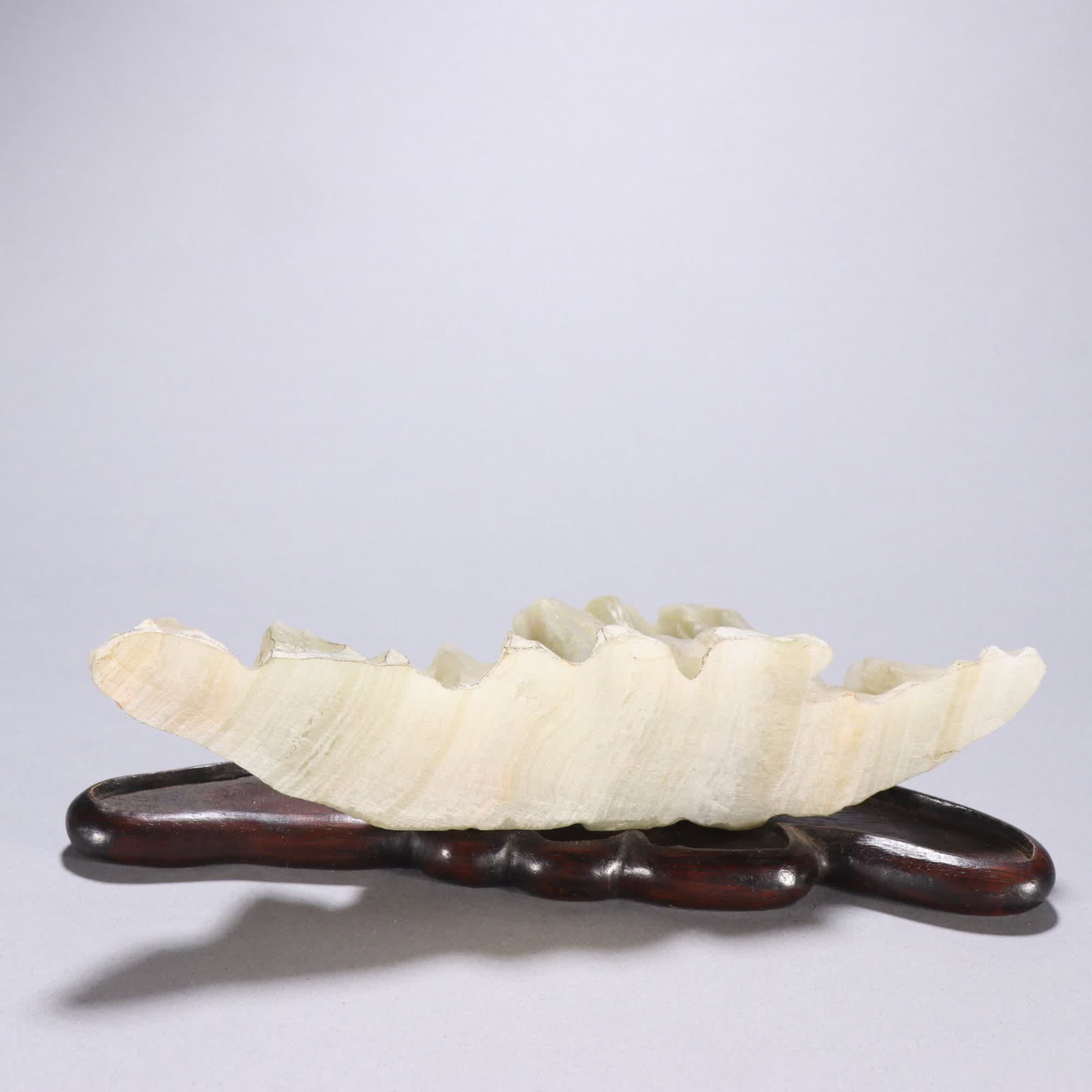 A jade mountain ornament - 9