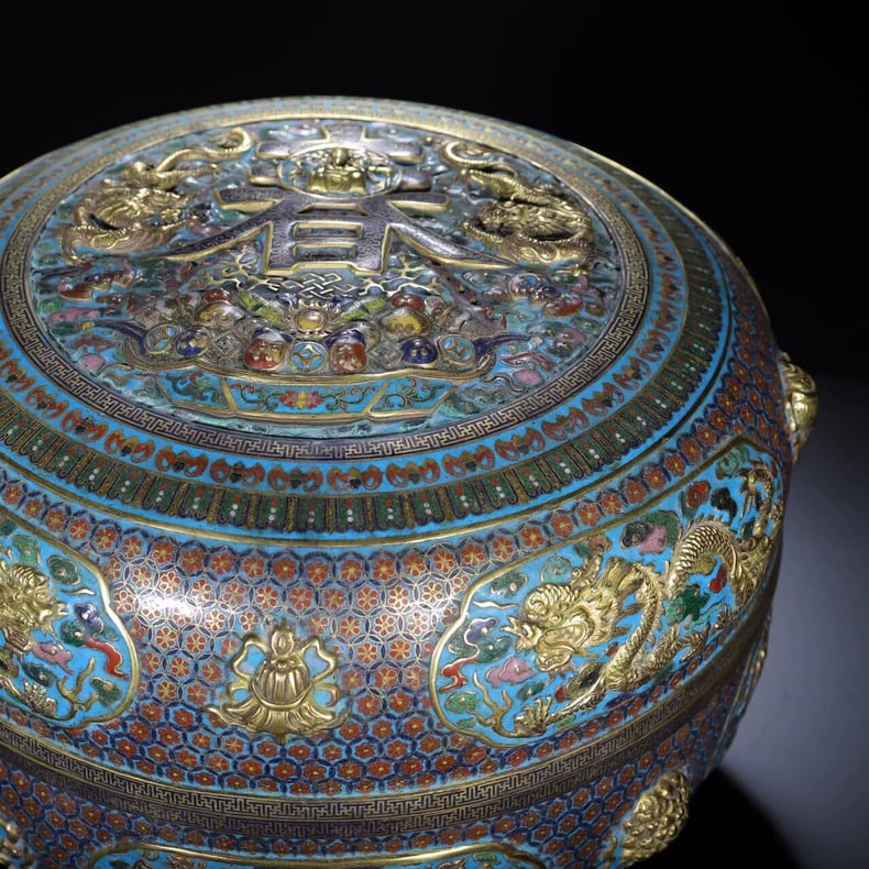 A Ming Dynasty cloisonné spring character box - 2
