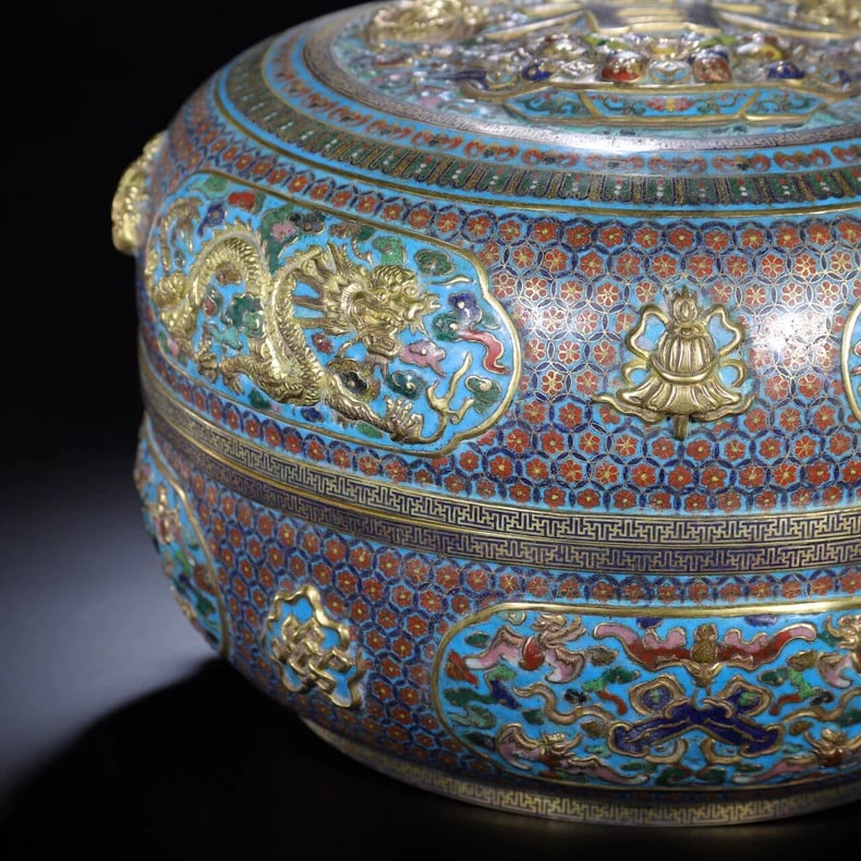 A Ming Dynasty cloisonné spring character box - 3