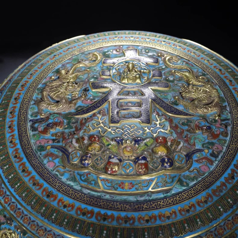 A Ming Dynasty cloisonné spring character box - 5