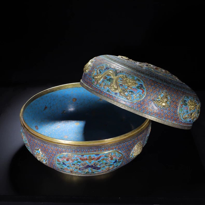 A Ming Dynasty cloisonné spring character box - 6
