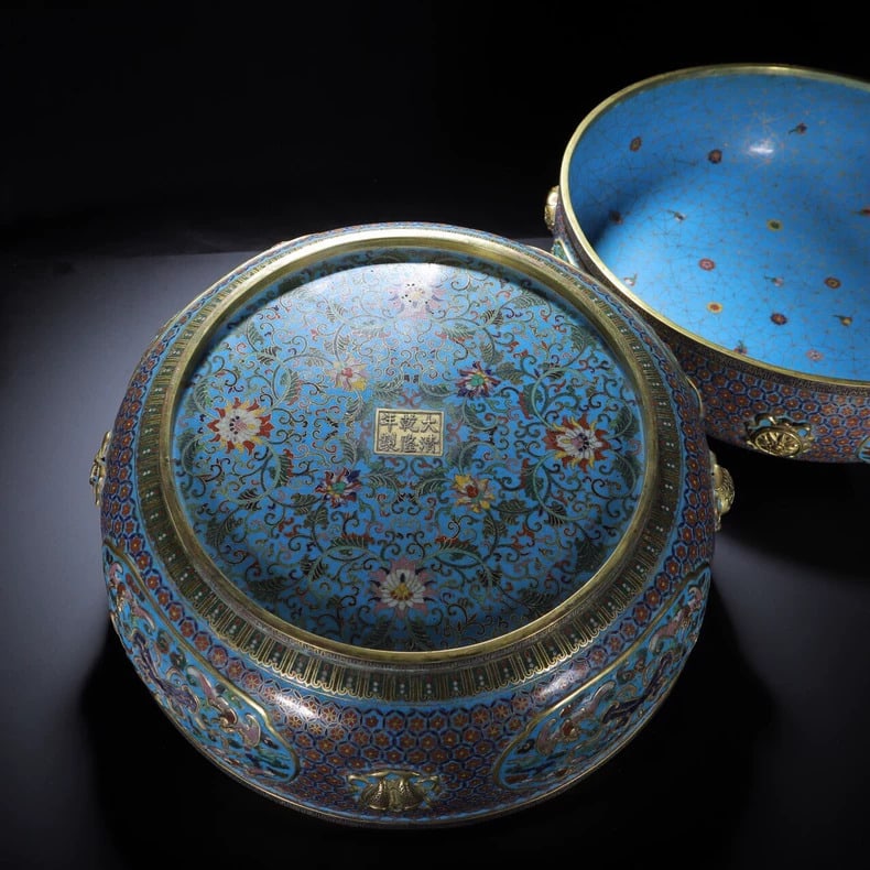 A Ming Dynasty cloisonné spring character box - 8