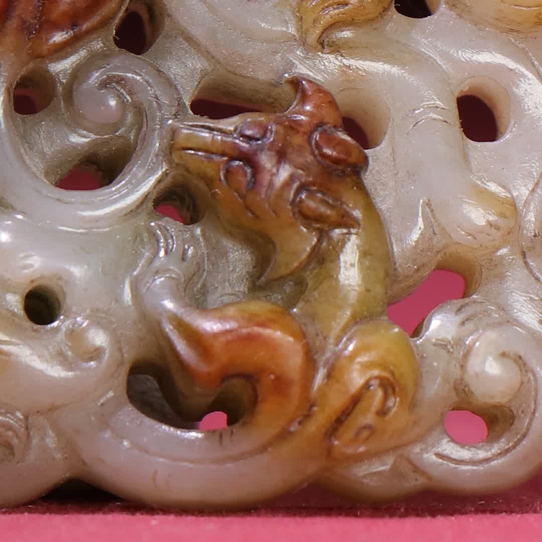 A Han Dynasty dragon pendant - 3